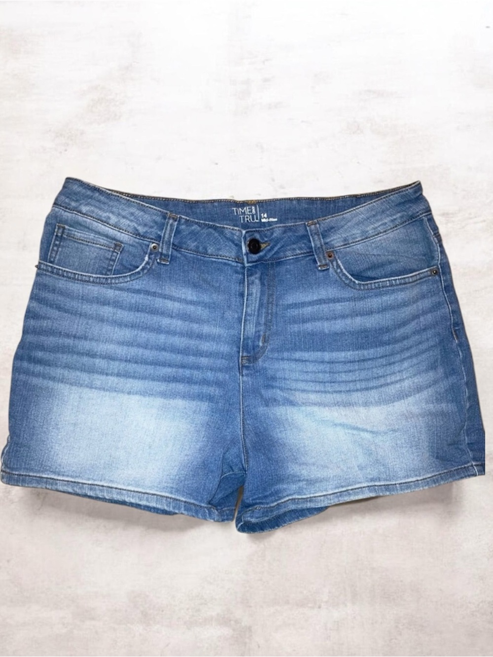 Time and Tru Women’s Mid-Rise Jean Shorts Size 14 Everyday, Casual,  Distressed